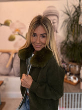 Load image into Gallery viewer, Chic