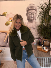 Load image into Gallery viewer, Chic