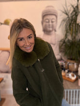 Load image into Gallery viewer, Chic