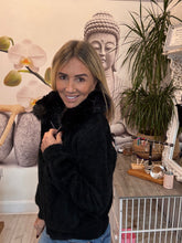 Load image into Gallery viewer, Chic