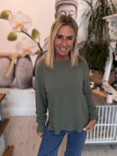 Load image into Gallery viewer, Carly