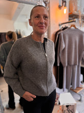 Load image into Gallery viewer, Robbie