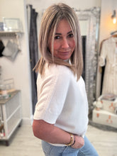 Load image into Gallery viewer, Cara