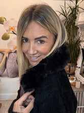 Load image into Gallery viewer, Chic