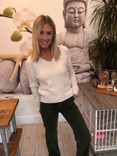 Load image into Gallery viewer, Leslie