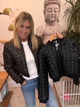 Load image into Gallery viewer, Vienna