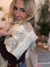 Load image into Gallery viewer, Paisley