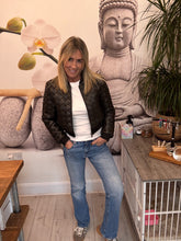 Load image into Gallery viewer, Vienna