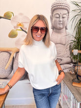 Load image into Gallery viewer, Cara