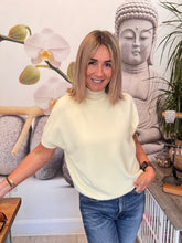 Load image into Gallery viewer, Cara