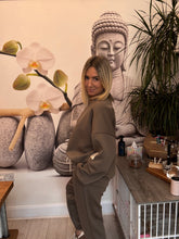 Load image into Gallery viewer, Taylor