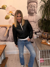 Load image into Gallery viewer, Vienna