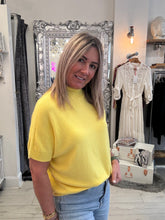 Load image into Gallery viewer, Cara