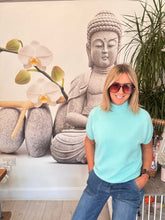 Load image into Gallery viewer, Cara