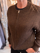 Load image into Gallery viewer, Robbie