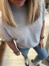 Load image into Gallery viewer, Cara