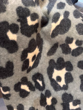 Load image into Gallery viewer, Leo