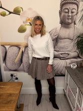 Load image into Gallery viewer, Saskia