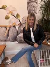 Load image into Gallery viewer, Vienna