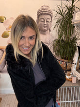 Load image into Gallery viewer, Chic