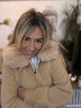 Load image into Gallery viewer, Chic