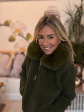 Load image into Gallery viewer, Chic