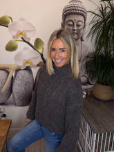 Load image into Gallery viewer, Chic