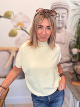 Load image into Gallery viewer, Cara