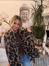 Load image into Gallery viewer, Leo