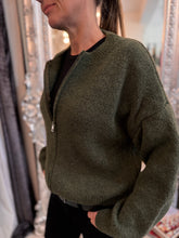 Load image into Gallery viewer, Robbie