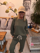 Load image into Gallery viewer, Taylor