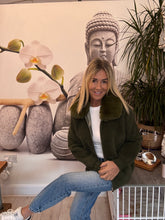 Load image into Gallery viewer, Chic