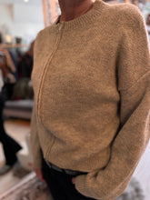 Load image into Gallery viewer, Robbie