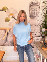 Load image into Gallery viewer, Cara