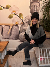 Load image into Gallery viewer, Fifi