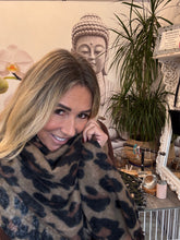 Load image into Gallery viewer, Leo