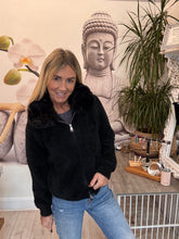 Load image into Gallery viewer, Chic