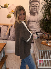 Load image into Gallery viewer, Stitch