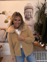 Load image into Gallery viewer, Chic