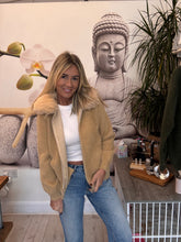 Load image into Gallery viewer, Chic