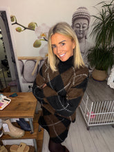 Load image into Gallery viewer, Clara