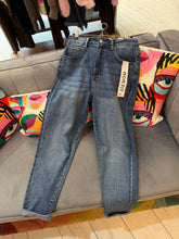 Load image into Gallery viewer, Mom
