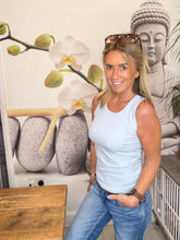 Load image into Gallery viewer, Cassis
