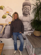 Load image into Gallery viewer, Chic
