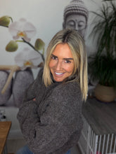 Load image into Gallery viewer, Chic
