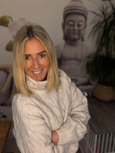 Load image into Gallery viewer, Chic
