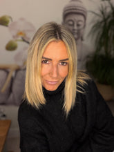 Load image into Gallery viewer, Chic
