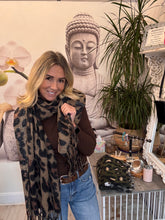 Load image into Gallery viewer, Leo
