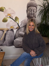 Load image into Gallery viewer, Chic
