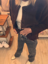 Load image into Gallery viewer, Leslie
